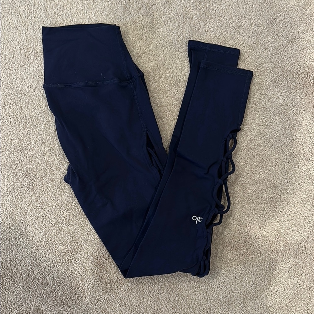ALO Yoga Dark Blue Leggings with Cutout Design